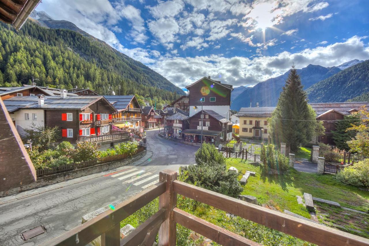 Apartment Monterosa Cozy 200m From - Happy